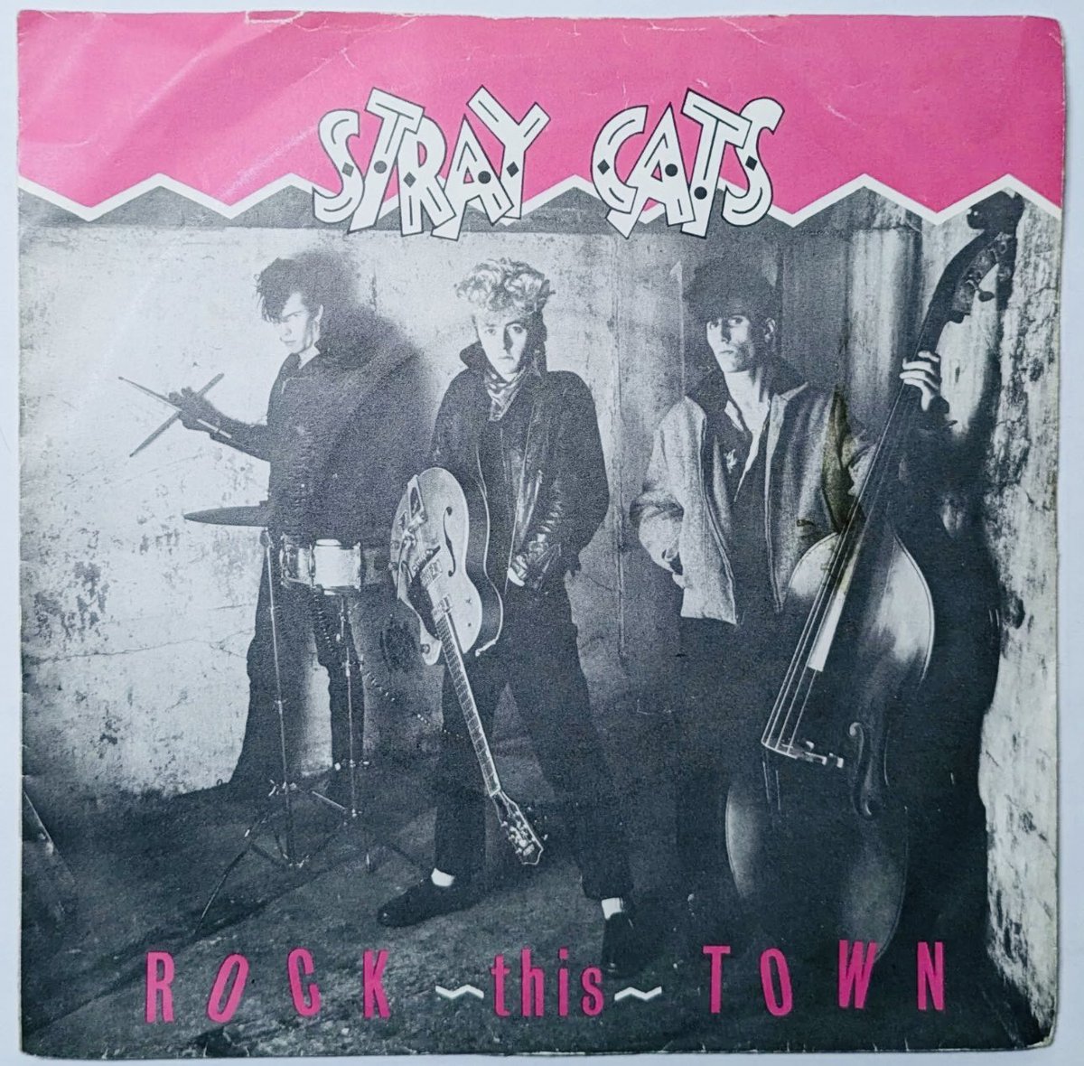 NewWaveAndPunk's tweet image. Released on this day in 1981 (UK): Rock This Town #StrayCats 
youtu.be/QCK0N-kkDrU?si…