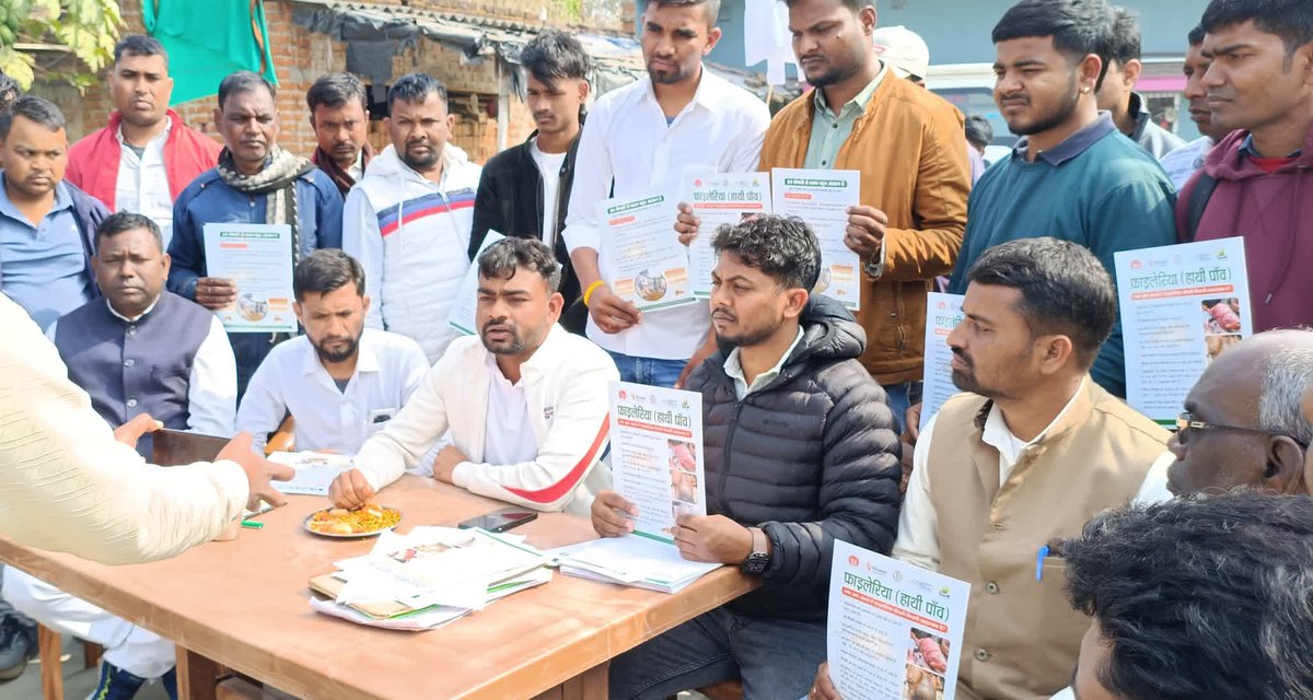 JLKM केंद्रीय अध्यक्ष सह डुमरी विधायक मा. Tiger Jairam Mahato - Krantikari के जनता दरबार में शामिल होकर अपना बात रखने के दौरान करियारी, डुमरी मे  ।