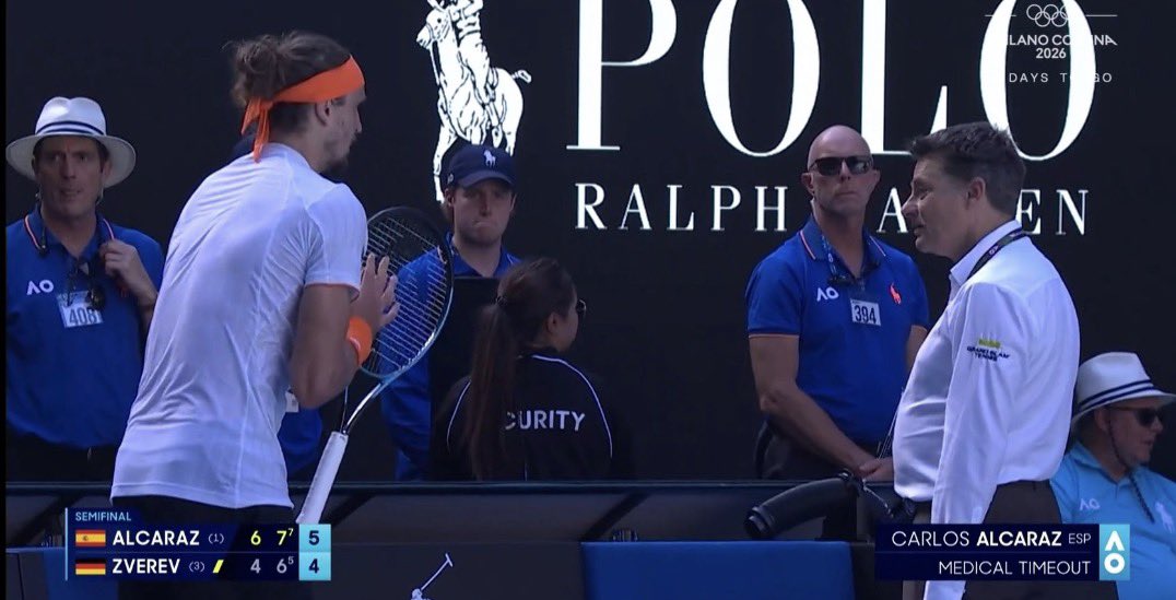 Blesing_Andrew's tweet image. Alexander Zverev is ANGRY at Alcaraz taking a medical timeout for what he thinks is cramp, says him and Sinner get ‘protected’ 

"It's unbelievable that he gets treated for cramps, it’s BS.

“You are protecting these two guys all the time.”