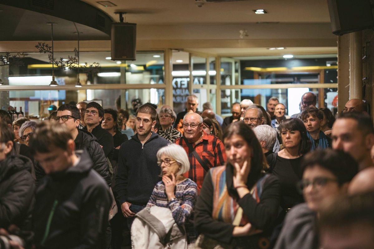 Atzo, #Herritu ekimena aurkeztu genien Euskal Herriko gizarte eragileei: <a href="/AEK_eus/">AEK-KORRIKA</a>, <a href="/ELASindikatua/">ELA Sindikatua</a>, <a href="/LABsindikatua/">LAB SINDIKATUA</a>, <a href="/ehbildu/">EH Bildu</a>, <a href="/euzkogaztedi/">Euzko Gaztedi | EGI</a>, <a href="/EHIkastolak/">Ikastolen Elkartea</a>, <a href="/ehbfeminista/">Bilgune Feminista</a>, <a href="/ei_sev/">Eusko Ikaskuntza</a> eta beste hainbat. Mila esker etortzeagatik eta bultza dezagun denon artean #HerriLibreBat!