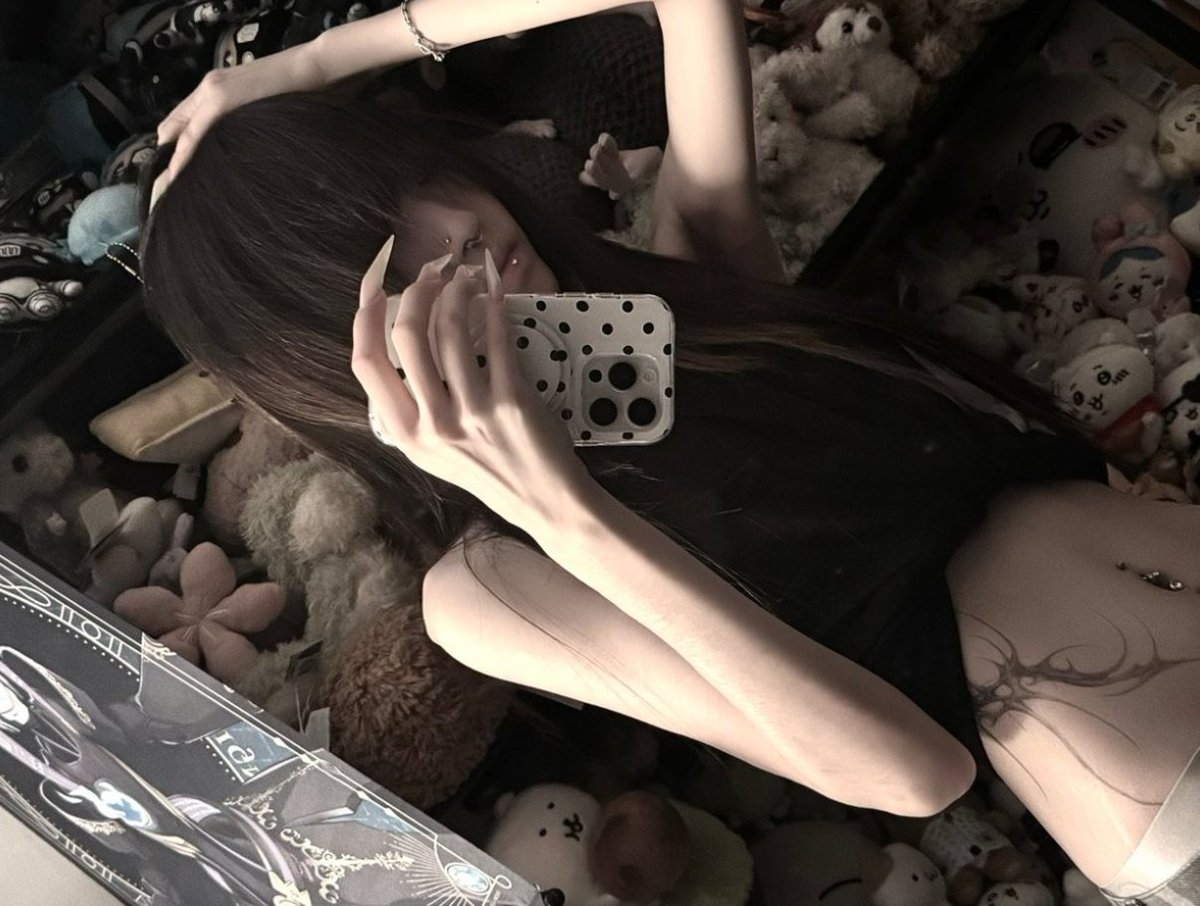 六花だよ tweet media