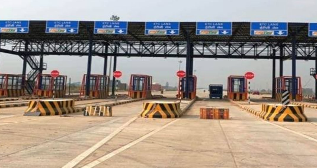 UP , गंगा एक्सप्रेसवे लगभग तैयार
FASTag टोल ट्रायल सफल 
 
👉594 किमी लंबा है,एक्सप्रेस वे, 6 लेन ग्रीनफील्ड एक्सप्रेसवे का काम 95% पूरा हुआ, मेरठ–प्रयागराज में पहले 12 घंटे लगते थे ,एक्सप्रेस वे से 6-8 घंटे लगेंगे,12 जिलों को जोड़ेगा एक्सप्रेस वे

#gangaexpresway #UP #expressway