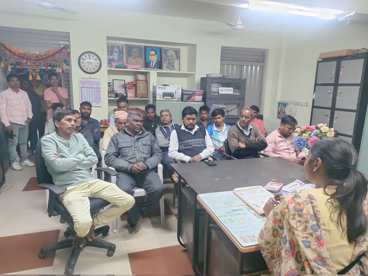 SDMDediyapada's tweet photo. તા. 28-01-2026 ના રોજ ડેડિયાપાડા તાલુકાના ગાજરગોટા ગામે રાત્રિ સભા કરી. ગ્રામજનોને સરકારશ્રીની ફ્લેગશીપ યોજનાની માહિતી આપી તથા તેઓના પ્રશ્નો સાંભળી નિરાકરણ માટે સબંધિત અધિકારી/કર્મચારીને જરૂરી સૂચના આપી... https://t.co/omxCpedNPk