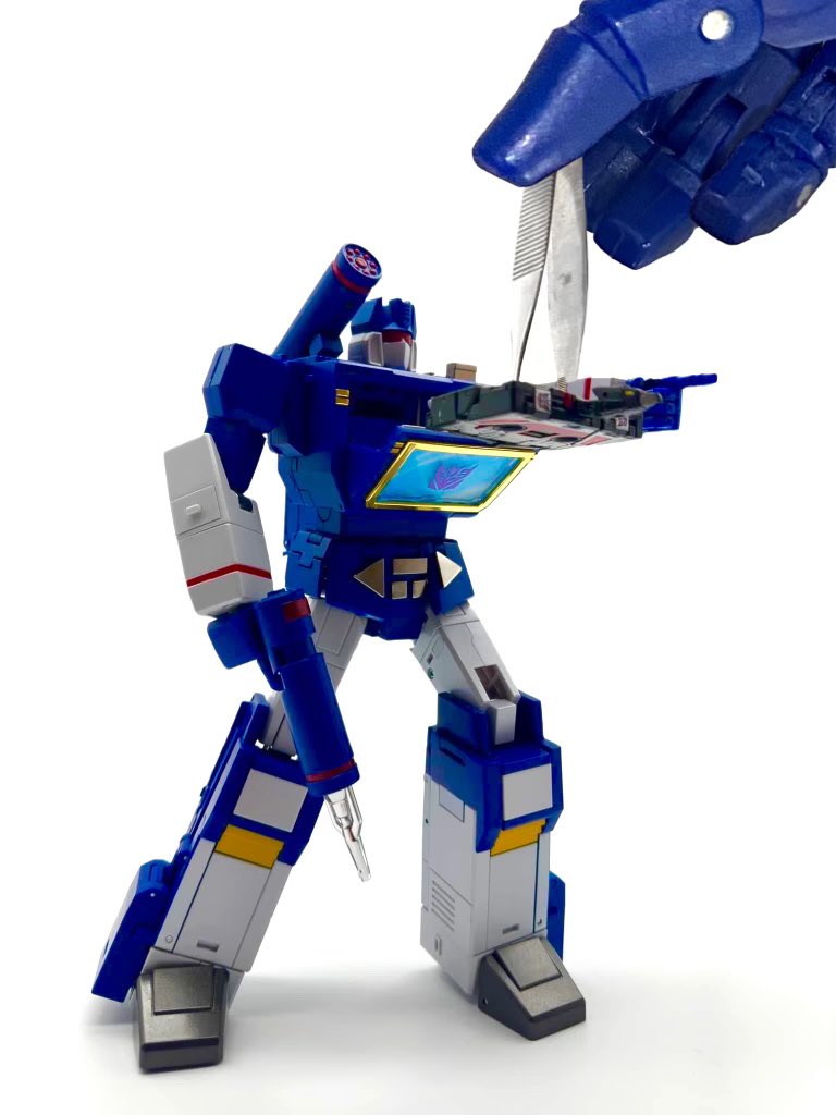 SpringerWrecker's tweet photo. #Soundwave working on Soundwave.... by @RavageEject84
#Transfromers https://t.co/VbW1bgJJNA