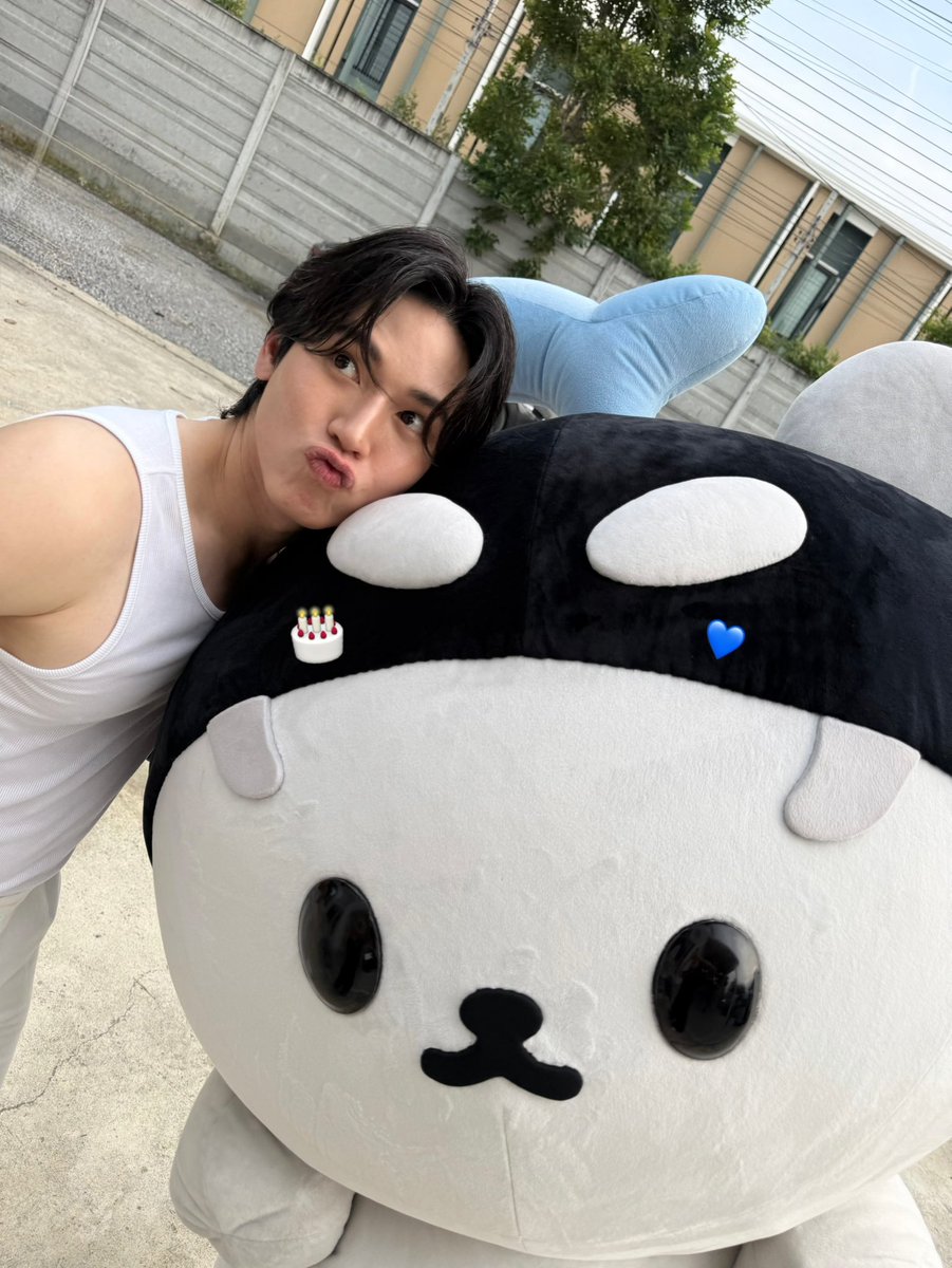 polcasan_GMMTV's tweet image. แฮปปี้เบิร์ธเดทู้ยูวววฮับพ่อพ่อ ! 🎂 เป่าเค้ก ฟู่วว ซังขอให้พ่อพ่อสุขภาพแข็งแรง มีแรงวิ่งเล่นกับซังทู้กวันเยย ซังร้ากพ่อพ่อฮับ💙✨ @new_thitipoom