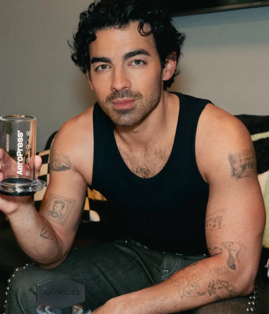 nik_butunhinged's tweet photo. I meannnn…A+ to genetics and aging like fine wine because WOW https://t.co/pnkVSY2IaE