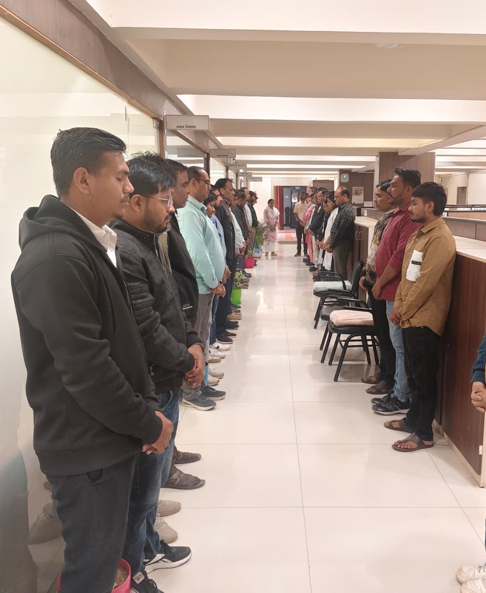 આજે ૩૦મી જાન્યુઆરી ‘શહીદ દિન’ નિમિત્તે સવારે ૧૧:૦૦ વાગ્યે નિયામક સમાજ સુરક્ષા પ્રભાગ દ્વારા બે મિનિટ મૌન પાળવામાં આવ્યું...