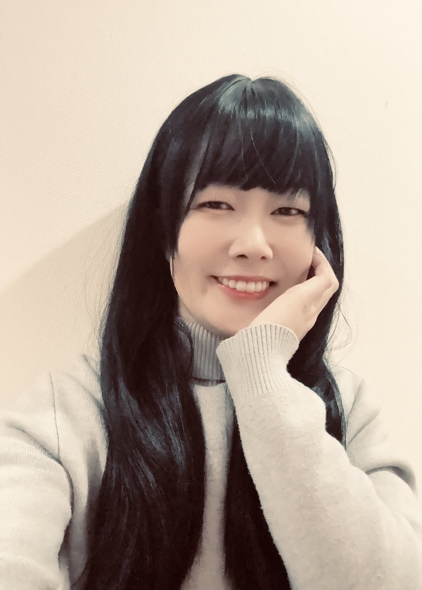 朝撮影の時にすっかり写真撮り忘れたので…わざわざもう一回ウィッグかぶってみた(笑)

久しぶりに髪長い〜✨

元々ずっとこれぐらいの髪の長さだったので、本当はこの姿の方が馴染みがあるはずなんですけどね…

久しぶりすぎて変な感じ🤣