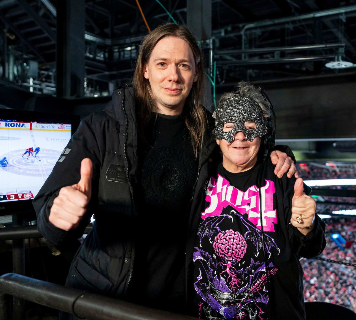 Also WWWW to that woman who managed to play Mary on a Cross perfectly in front of a whole hockey stadium WHILE TOBIAS FORGE IS LOOKING AT HER