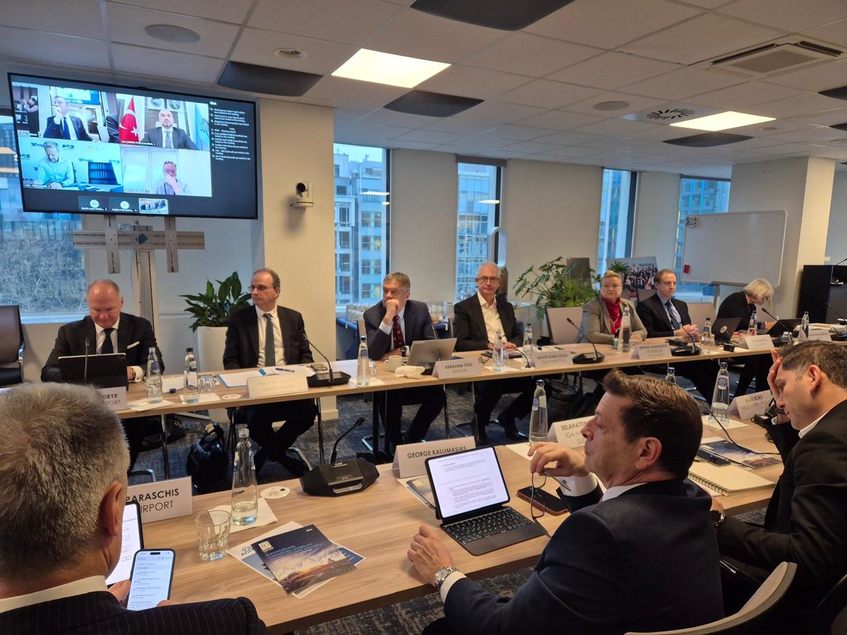 David Ciceo, directorul general al Aeroportului Internațional Cluj a participat, în calitate de membru, la ședința Board-ului ACI Europe care s-a desfășurat în 29.01.2026, la Bruxelles.
Mai multe detalii -> airportcluj.ro/david-ciceo-di…