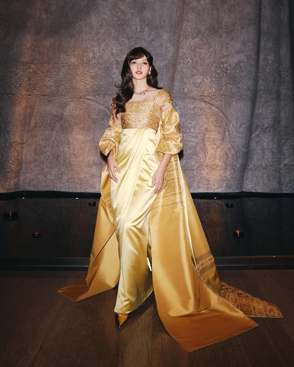 เป็นแก้วเป็นแสงให้เมืองไทยมากลูก
สาวไทยแท้ที่ดังไกลระดับโลก

LISA AMAZING AMBASSADOR
#AmazingThailandxLISA
#AmazingThailandExclusiveNight
#FeelAllTheFeelings
#LISA #LLOUD <a href="/wearelloud/">LLOUD</a>