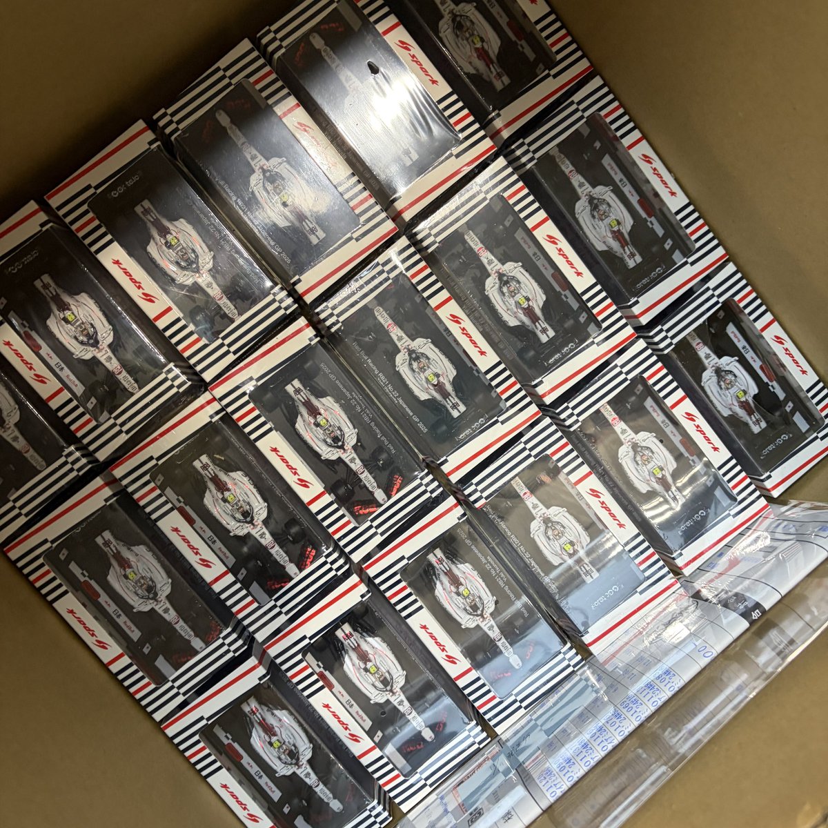 bellbambi's tweet photo. SPARKより1/64スケールのRed Bull RB21 日本GP仕様の角田裕毅モデルが入荷致しました。プレゼントにも最適なアイテムです。3300円（税込）

https://t.co/47zcziuuXv https://t.co/8hzzRQVJnu
