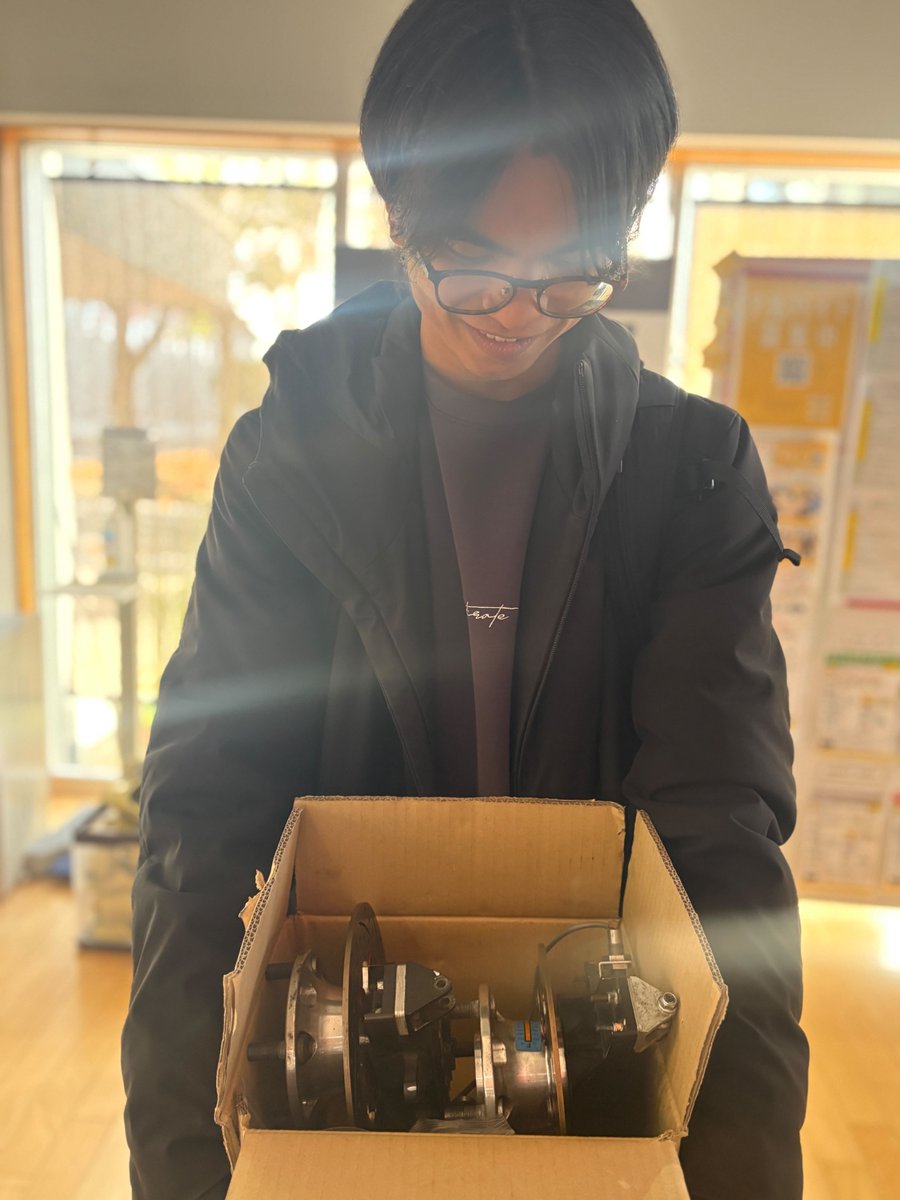 gymlabo's tweet photo. 🚗✨ 九工大フォーミュラ
このダンボールの中、何が入っていると思いますか?🤔
実は…学生たちが自分たちで設計・製作したタイヤの中の部品!
ものづくりの本気度がすごい🔥
🔗 九工大フォーミュラ
https://t.co/XBisqTDBN9
#九工大 #九工大フォーミュラ #KITFORMULA #学生フォーミュラ #ものづくり https://t.co/yREpmk1O0h