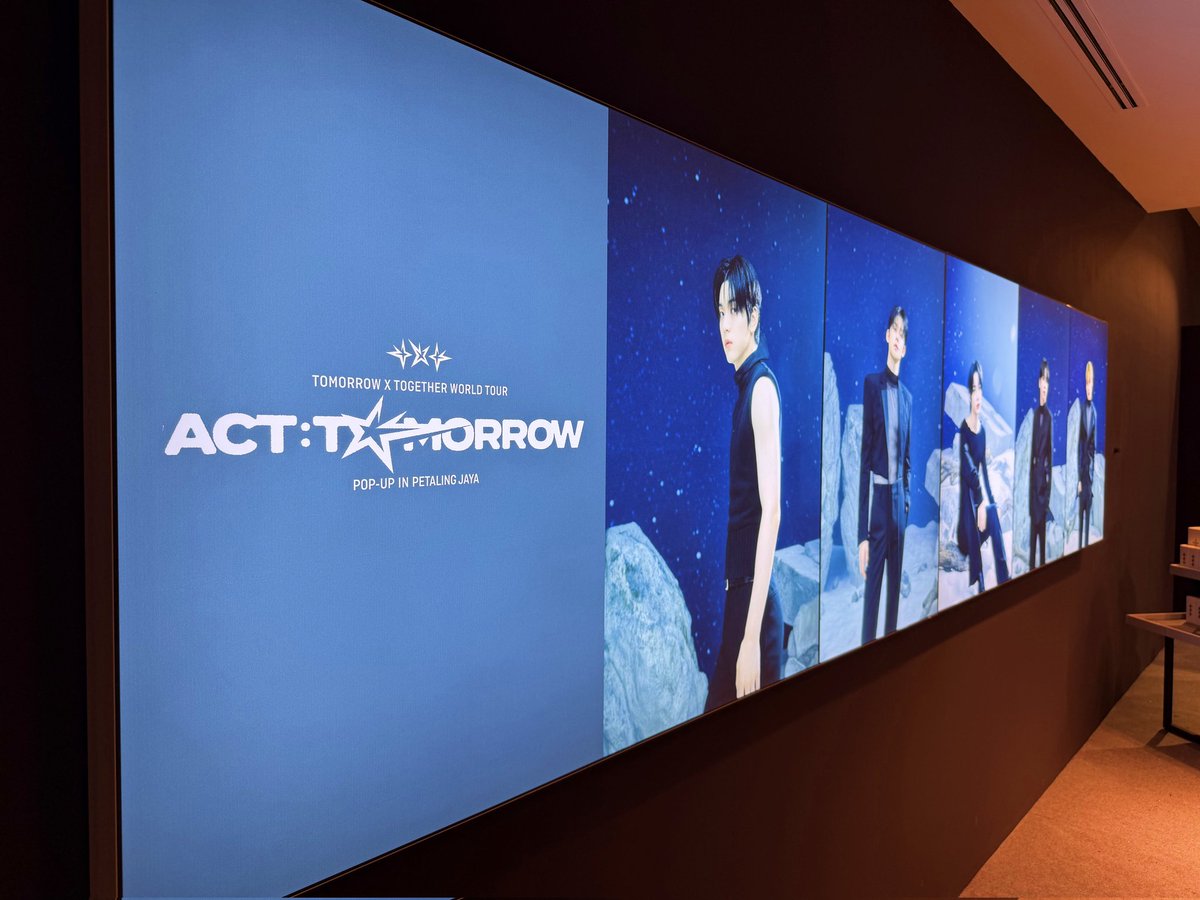 kverseMY's tweet photo. MOA, this is your sign 👀✨
Step into a world made just for TXT at the TOMORROW X TOGETHER POP-UP
📍 1 Utama Shopping Centre, LOT G325 (GF LUXE)
🗓️ 30 Jan – 15 Feb 2026
⏰ 10AM–10PM
Come feel closer to TXT, one moment at a time 🩵
#TXT #MOA_MY #TXTPOPUP #ACT_TOMORROW #KVerseMY https://t.co/CO2wt41nuv