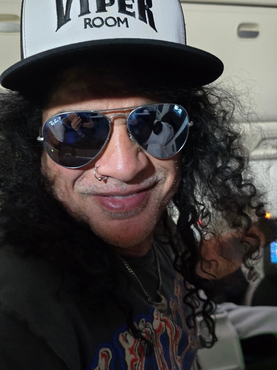 New picture of Slash taken by Meegan lately 😀🤘