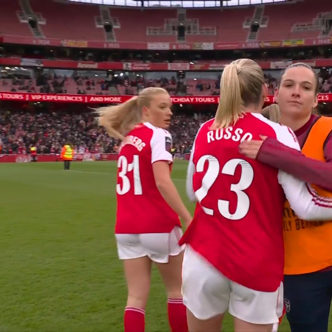 BrightsideM's tweet image. Holmberg [RB] vs Russo [CF]
HOLMBERG ... WINS.
#Arsenal #WSL #UWCL #BrightsideGirls