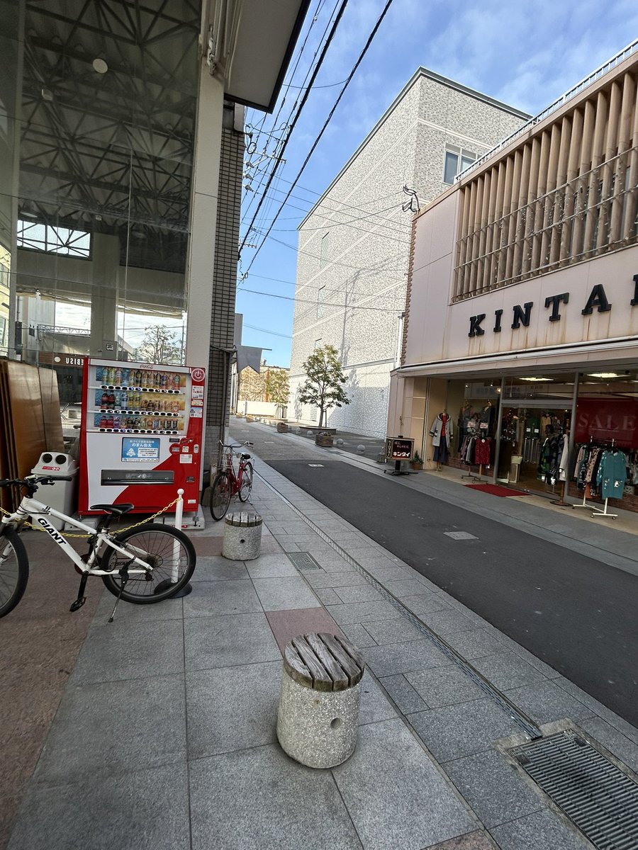 SaganzHero's tweet photo. 尚チェキ会場はメイン会場より少し北方面の、国保会館の空きスペースです^_^ https://t.co/Sab72tXtOd