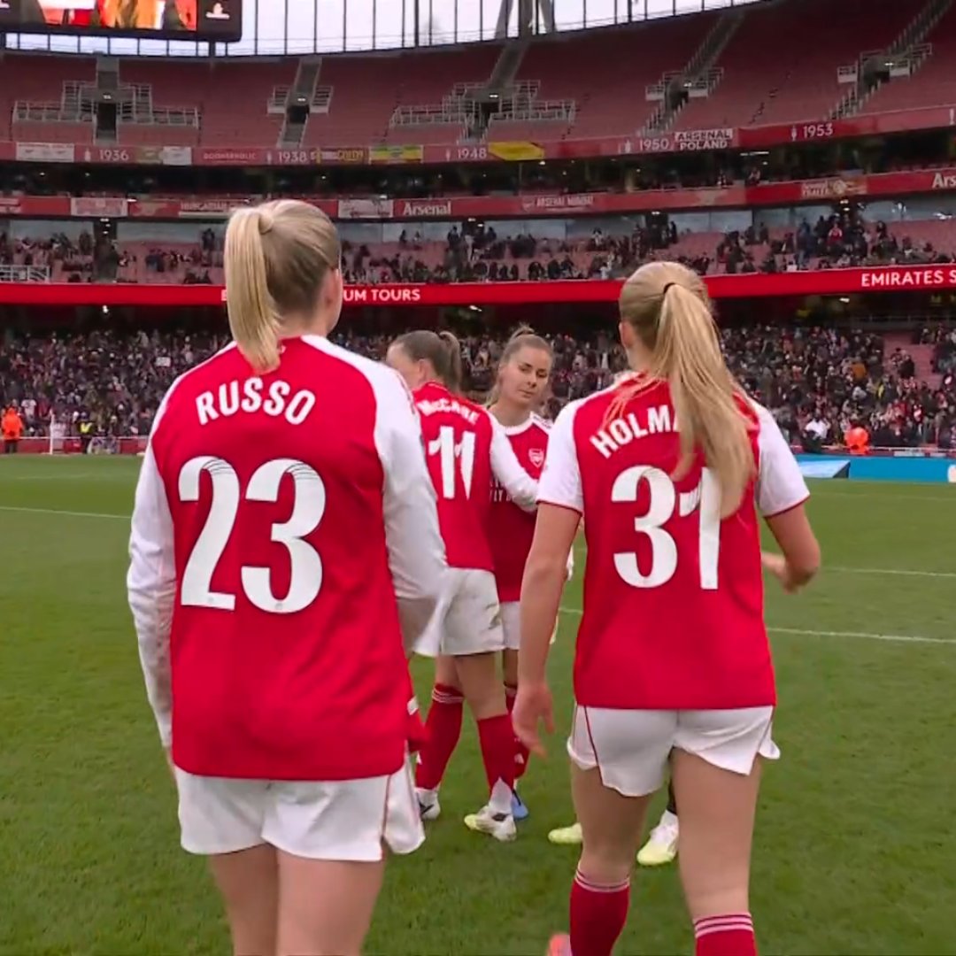 BrightsideM's tweet image. Holmberg [RB] vs Russo [CF]
HOLMBERG ... WINS.
#Arsenal #WSL #UWCL #BrightsideGirls