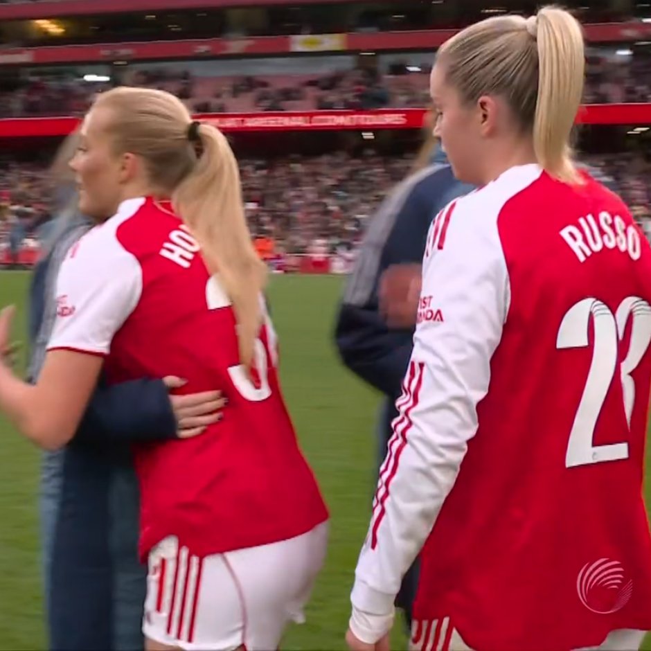 BrightsideM's tweet image. Holmberg [RB] vs Russo [CF]
HOLMBERG ... WINS.
#Arsenal #WSL #UWCL #BrightsideGirls