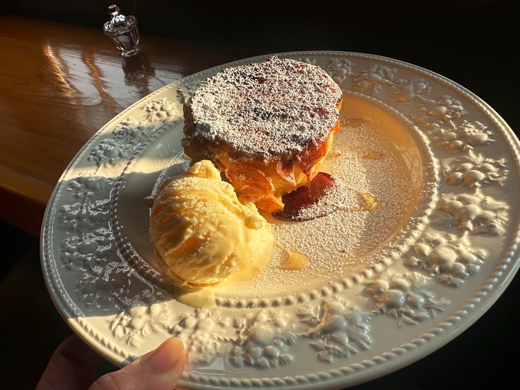 1/30(fri)

金曜･カフェごはん
🐾鶏肉で考え中…

フレンチトースト、
とっても人気✨

今日は17:00-24:00です!!

お待ちしてますよー☺︎︎