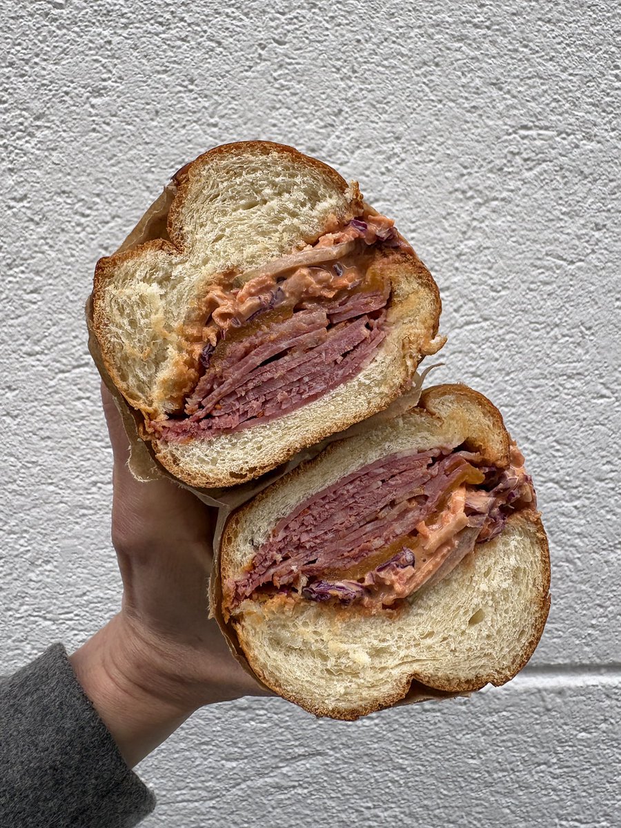 Les Tasters tweet media