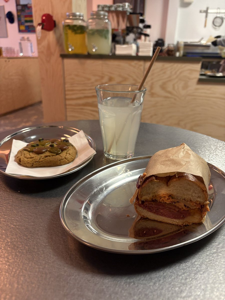 Les Tasters tweet media