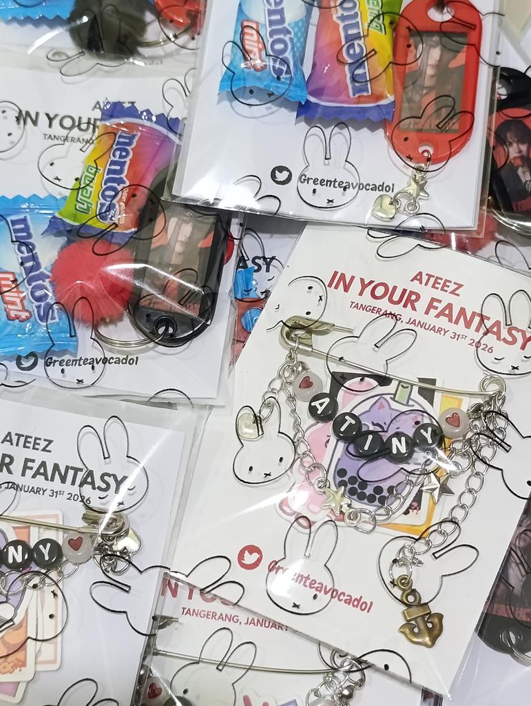 Ateez IN YOUR FANTASY 
freebies by <a href="/Greenteavocado1/">🍒🥭 Rent X200 S23U</a> 

📍ICE BSD 
👕Black &amp; White
🎁Safety pin / Keychain

Just say hi and let's be moots

Colek aja ya gaiss karena aku introvert 🙏🏻
Kalau mau trade boleh dm

See you di venue 👋🏻