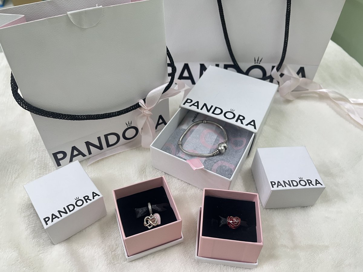 DefBe1994's tweet image. ส่งต่อ ของเค้าเอง 🥹

เส้น sliver size 16 1400
ติ้งหัวใจ ♾️ 1600
ชาร์มกุหลาบหัวใจ ❤️ 1800

รับทั้งเส้น 4500 free shipping ✅

มีกล่อง + ถุง (ใบเสร็จ*) 

#pandoraมือ2 #pandoraมือสอง #ส่งต่อpandora #pandora #แพนโดร่า #แพนดอร่ามือ2 #PandoraThailand #pandoraมือ2