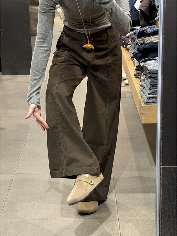 kukkikkingkong's tweet image. ยีนส์รุ่นนี้ดีเทลเท่มากเลยอ่า แล้วเส้นนำสายตาทำให้ดูขายาวอีก ไม่แปลกใจพสจีนรีวิวกันให้ควัก🫨🦦