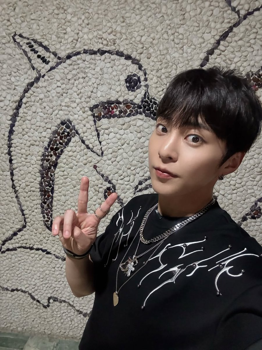 blububshoomy's tweet photo. 260130 INB100 IG UPDATE
#XIUMIN #시우민 @XIUMIN_INB100
“𝐷𝑖𝑑 𝑦𝑜𝑢 𝑚𝑖𝑠𝑠 𝑚𝑒?😎
#시우민 #XIUMIN #Xtimes #XtimesENCORE” https://t.co/lDyRsN4td4
