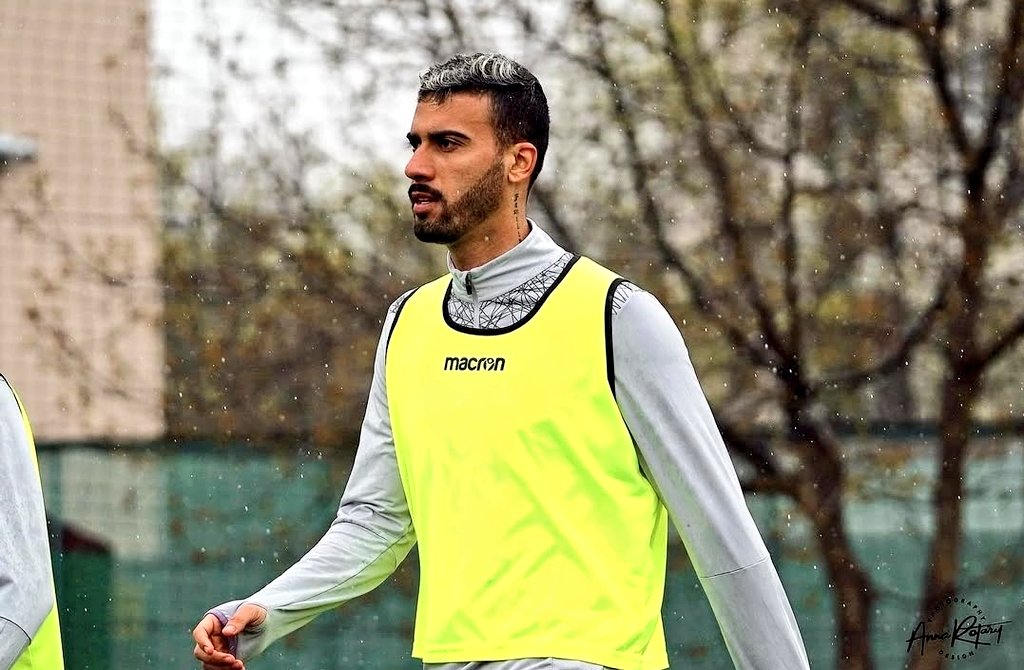 Transfers_IND's tweet photo. Eduardo de Sousa Santos has signed for #ISL club Chennaiyin FC for upcoming season 🇧🇷

27, The tall Brazilian CB has played across Portugal, Moldova, Indonesia, Malta, and Thailand in a journey-man career so far.

Final defensive signing for the Marina Machans ✍️ ✅ #TWIF https://t.co/Ag0PjxlQWa