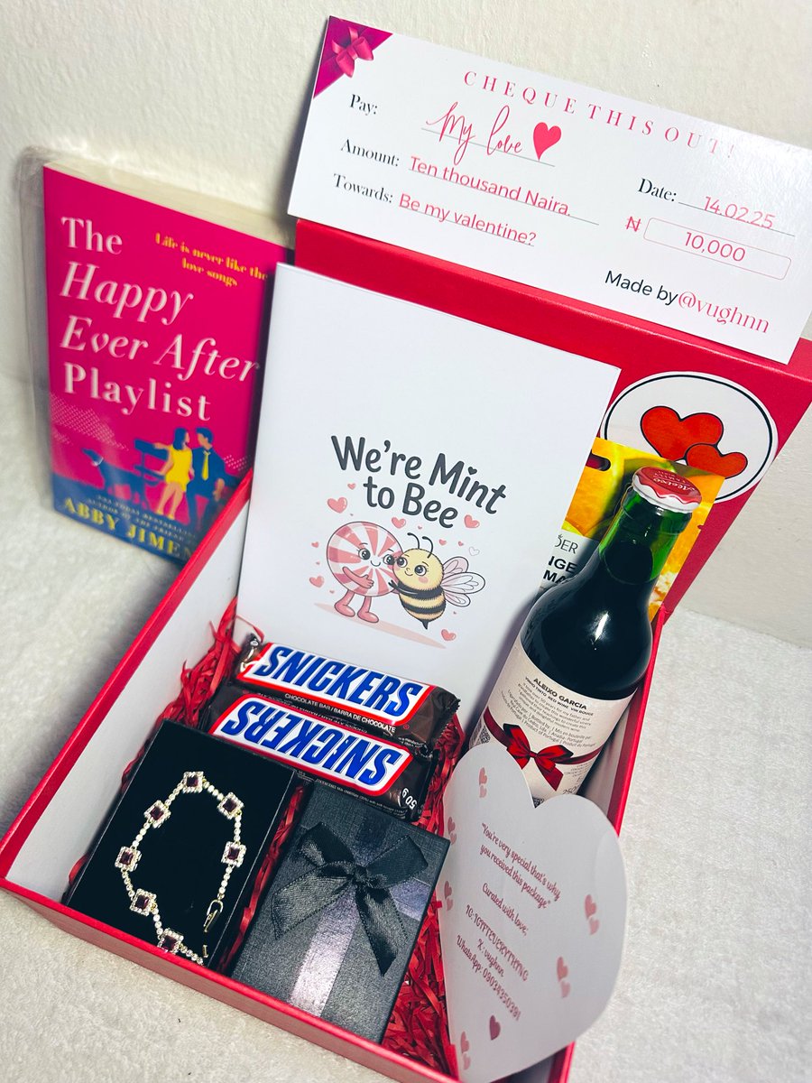 Good day my sweet mutuals, we sent out our first customized Valentine box. 
Client wanted a book added and we did that. 
Cost : 60,000. 
Delivery inclusive. 
Please send a message to order customized boxes for your loved ones📩🙏🏾