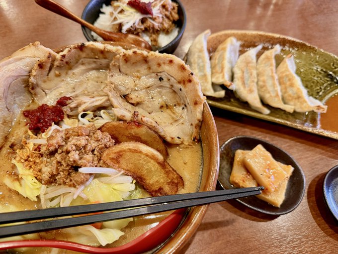 今日の食事は腹八分目にしてねって言われたけど、まあ食べるよね…