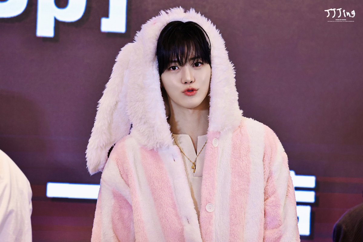 jungshasa's tweet image. full size                                       travel size