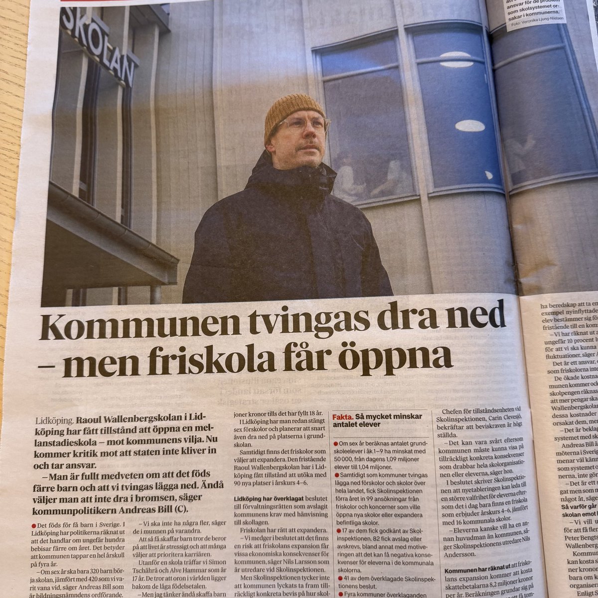 Uppgift: Kommunens skola är så dålig att föräldrar och barn väljer annan skola. Kommunen tycker det är ett problem. Kommunen tycker att de borde ha rätt att driva dålig skola. 

Fråga: Vems intresse företräder kommunen, sitt eget eller medborgarnas? Diskutera med din bänkgranne.