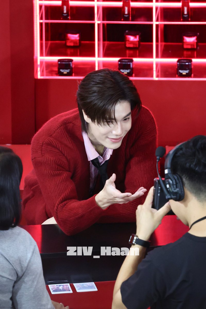 ZIV_0225's tweet photo. 260130｜LOrealTriplePowerxphuwin 
🌹FOR YOU

#phuwintang #PondPhuwin #LOREALPARIS #LOrealTriplePowerxphuwin https://t.co/FIYI1onAes