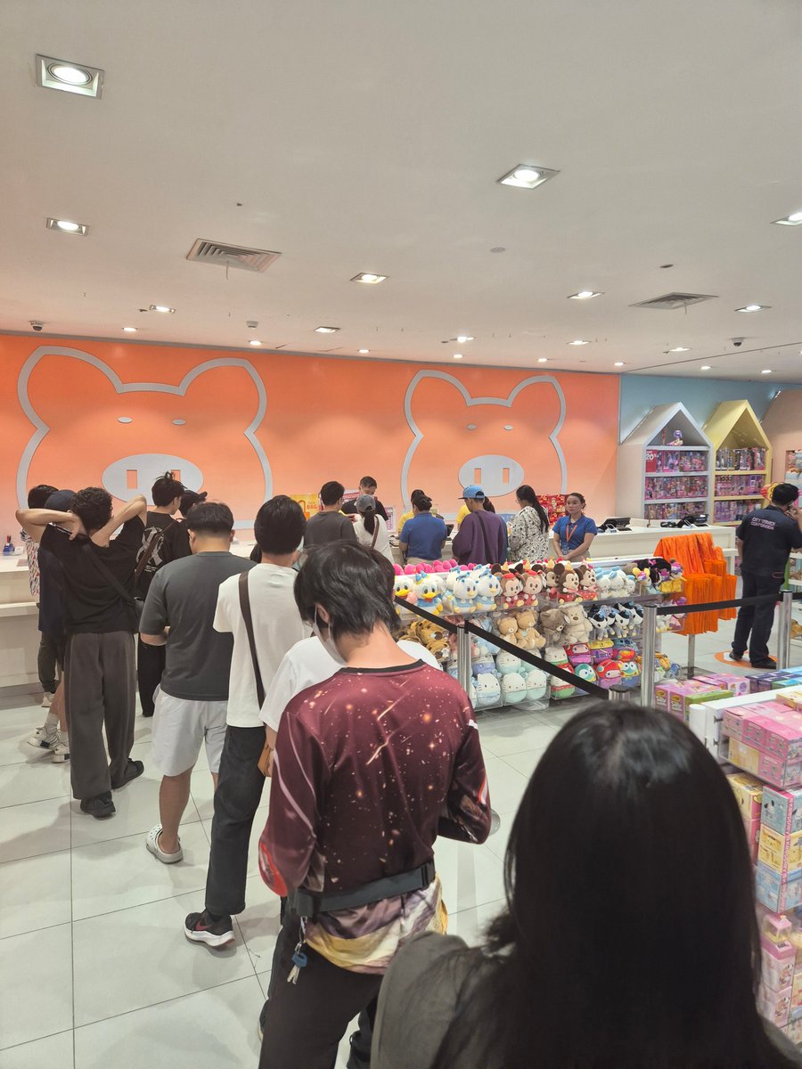 RundelCode's tweet image. Pokemon tcg release day!!! 3 stores. 3 items.

Ty MOA for having multiple shops with pokemon cards.