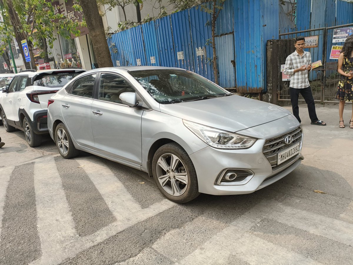 mk199602's tweet photo. How is it acceptable to park vehicles on speed breakers and wrong areas, blocking the entire road? This is dangerous and irresponsible.
Authorities, please intervene urgently. #WrongParking

Location - ram maruti road, opp to shivprasad hotel 

@ThaneCityPolice @MTPHereToHelp https://t.co/BwyMuwnI9S