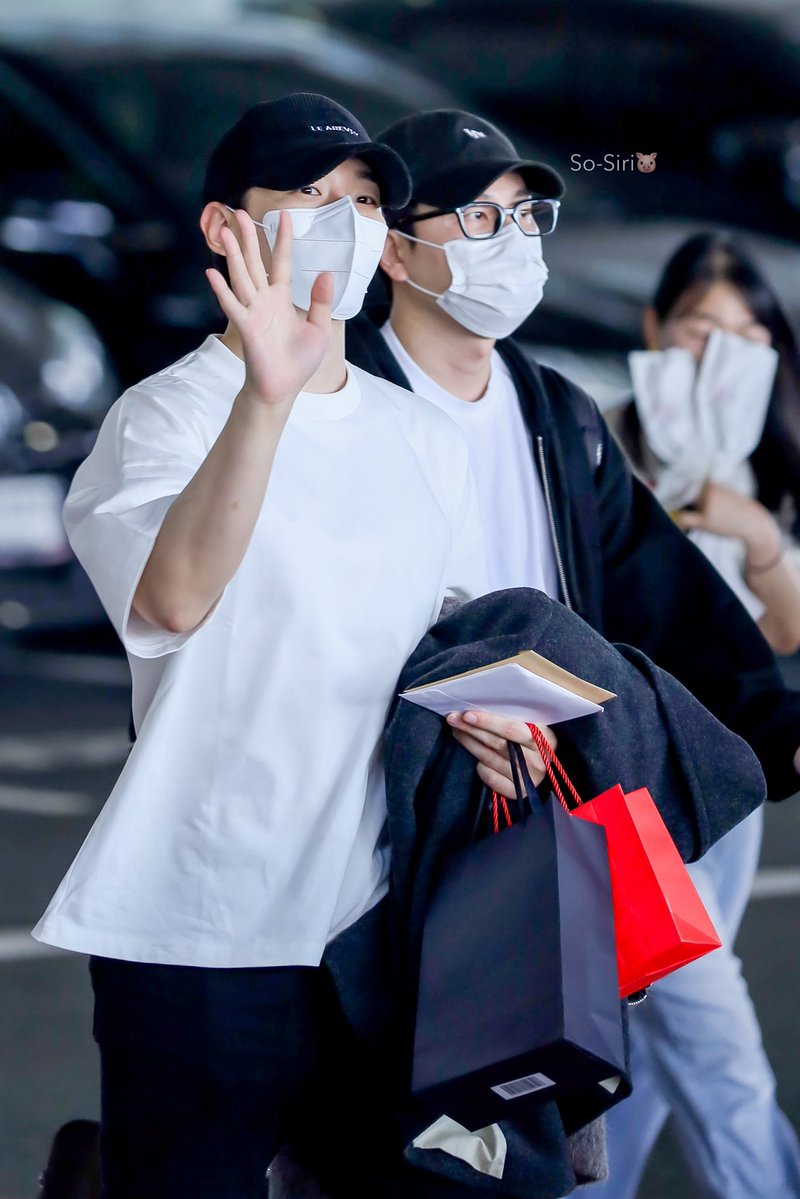 อย่าถามได้สบตามั่ย ไว ปานกามนิตหนุ่ม😆🥰😍

#이준호 #LEEJUNHO #อีจุนโฮ
#typhoonfamily 
#TyphoonFamily_DRAMA_FANMEETING 
#TyphoonFamilyFMinBKKwithLEEJUNHO