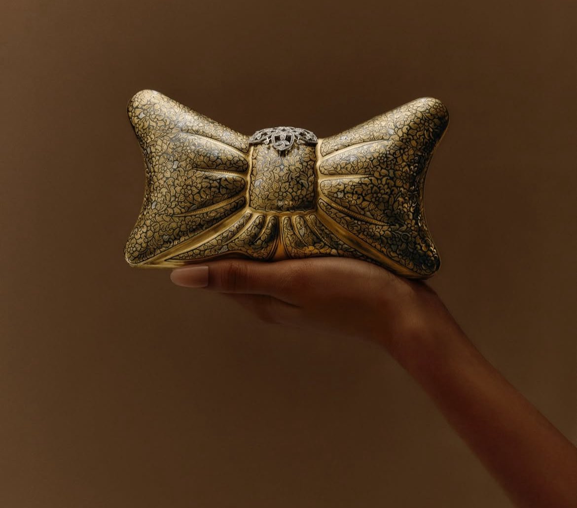 jasminacollection 🇹🇭 IG update:

“The Bow from our Chada Collection, carried by Lalisa Manobal at the Amazing Thailand event, reflecting the beauty of Thai craftsmanship on a global stage. Handcrafted in Thailand over 1,650 hours, using traditional Thai metalworking techniques