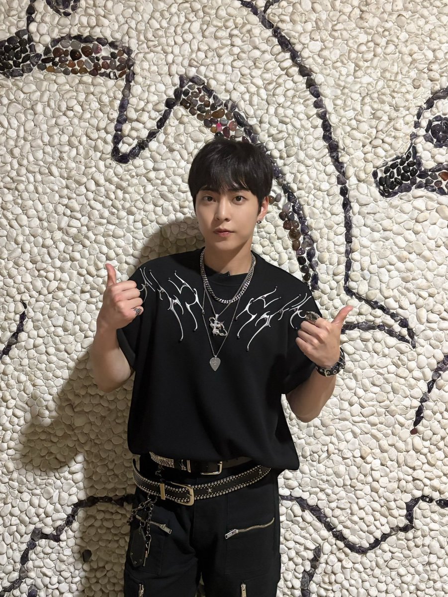 Hello_myspring_'s tweet photo. 𝐷𝑖𝑑 𝑦𝑜𝑢 𝑚𝑖𝑠𝑠 𝑚𝑒?😎
ㄴ Of course, I missed you so much o̴̶̷̥᷅⌓o̴̶̷᷄
https://t.co/4pX5HEozs1…
#시우민 #XIUMIN #Xtimes #XtimesENCORE https://t.co/DrNkqCPjp7