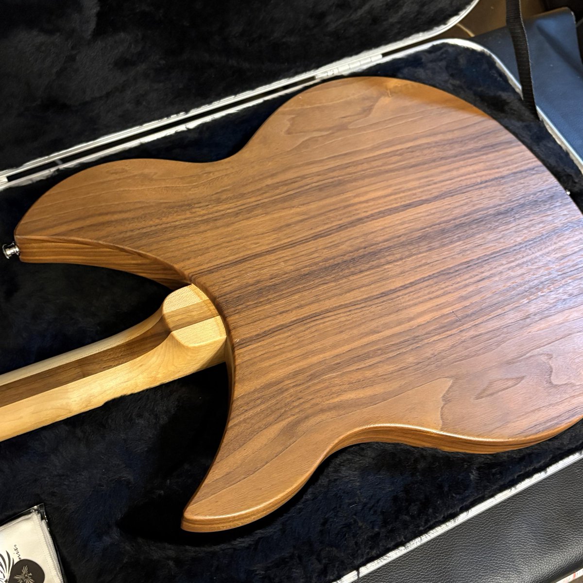 mojo_guitars's tweet photo. Rickenbacker 330W Walnut
ウォルナットで作られた330
リッケンバッカーらしい独特のエアー感のあるサウンドです
使用感少なく良い状態です。

https://t.co/TFb2CcS5iG
https://t.co/bpRFy7TY9U

MOJOGUITARSでは楽器の買取・委託も承っています
お気軽にお問い合わせください https://t.co/wGP7dAmXFp