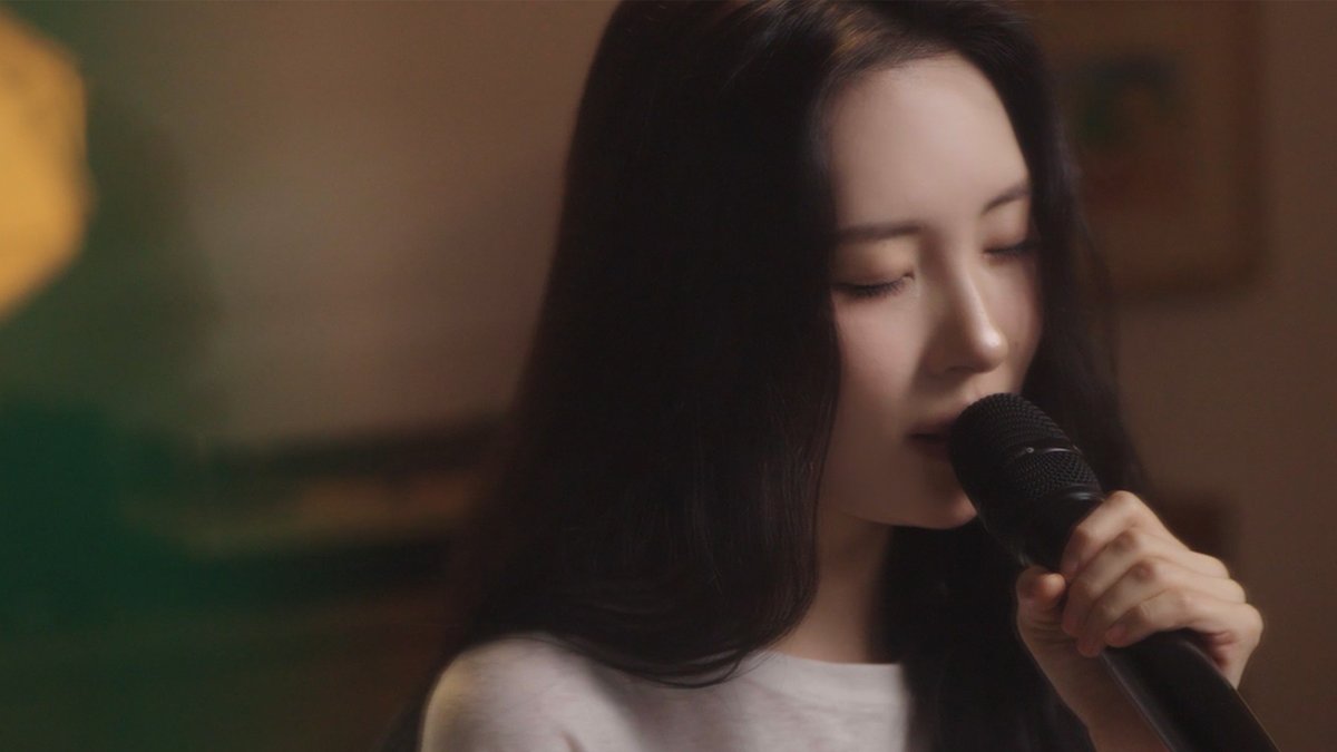 [VIDEO]

[LIVE CLIP] 선미(SUNMI) '긴긴밤' Live Clip
🔗youtu.be/rgfI3iE_2NM

#선미 #SUNMI
#긴긴밤