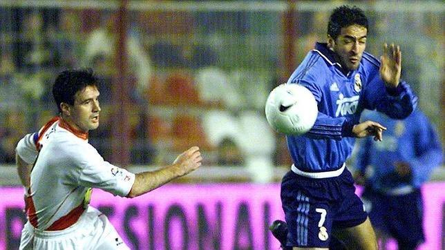 RetroRealMadrid's tweet photo. Vuelve la liga, único título que pelearemos debido a su bajo nivel, viene el Rayo, equipo siempre correoso aunque sin buenos registros en el Santiago Bernabéu. Esperaremos otra reacción del público madridista ante la actitud del equipo sin rumbo. https://t.co/BYynjMaa10
