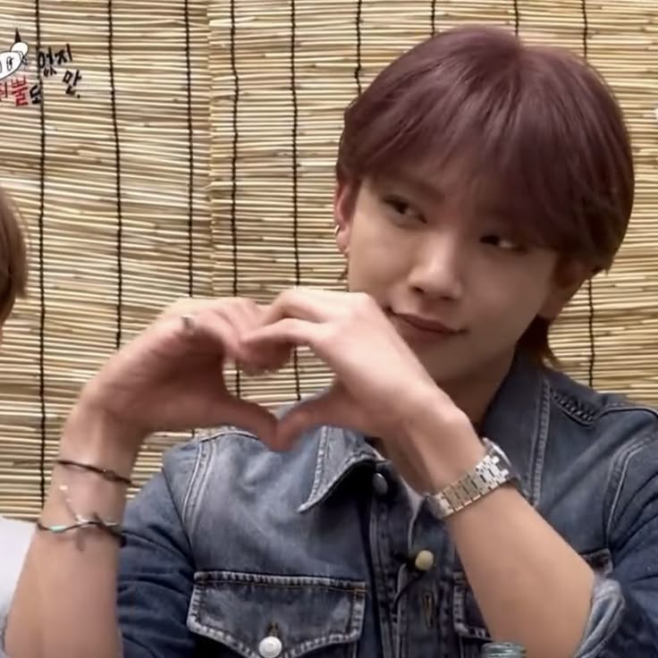 “we have                                     “i know, i
dating rumors”                         started it”