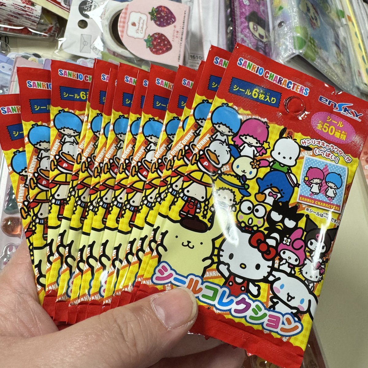 nekosiiiii's tweet image. ①見つけた瞬間に呼吸が乱れた恐竜シール🦖
②このお裾分けシールめっちゃかわいない？🐻🐰
③本物とか偽物とか関係ないねん己が可愛いと思えるシールが欲しいだけやねんチャイナのドロップシール可愛い
④まだ売ってた！サンリオシールコレクションと奇跡の再会
#シール #シール帳 #stickerbook