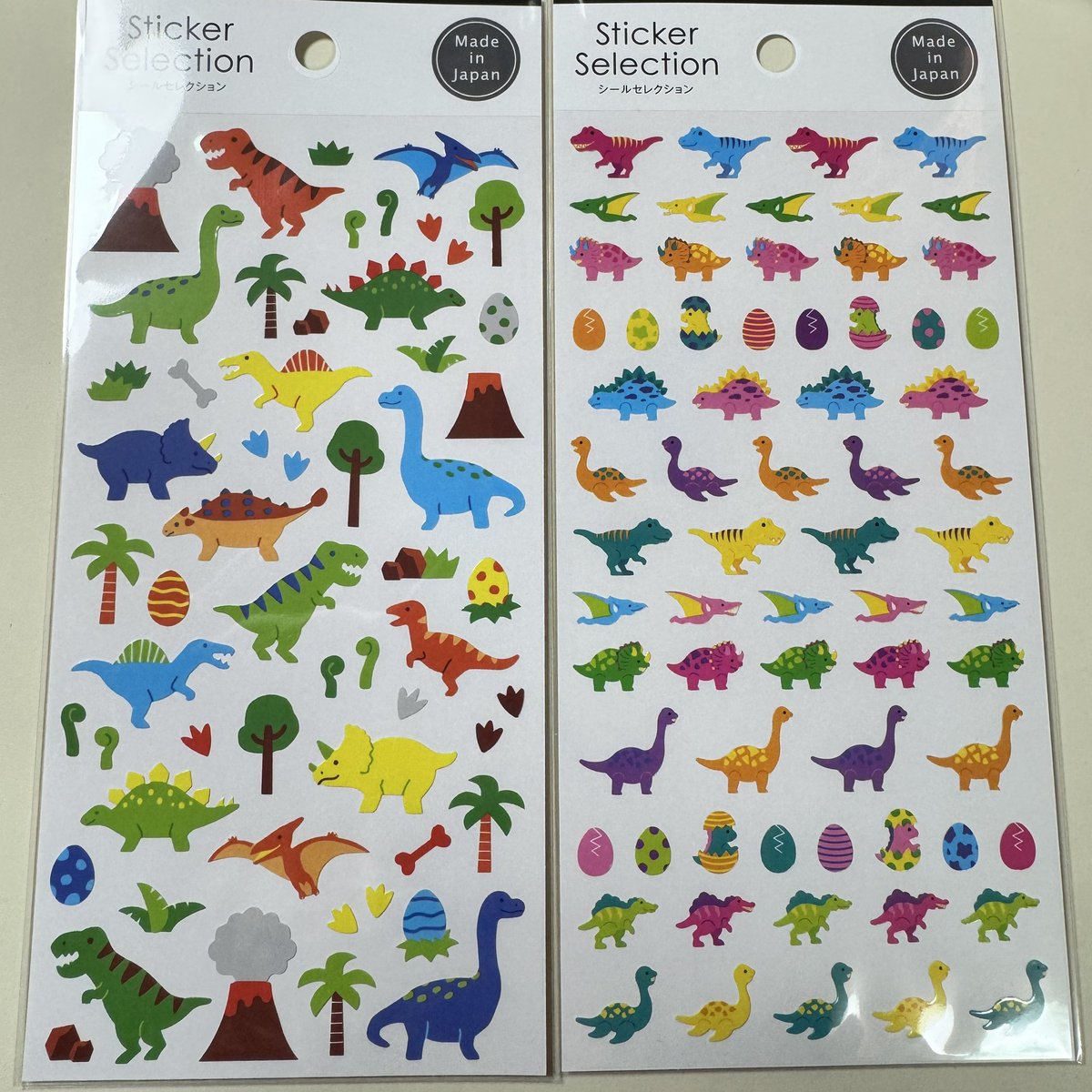 nekosiiiii's tweet image. ①見つけた瞬間に呼吸が乱れた恐竜シール🦖
②このお裾分けシールめっちゃかわいない？🐻🐰
③本物とか偽物とか関係ないねん己が可愛いと思えるシールが欲しいだけやねんチャイナのドロップシール可愛い
④まだ売ってた！サンリオシールコレクションと奇跡の再会
#シール #シール帳 #stickerbook