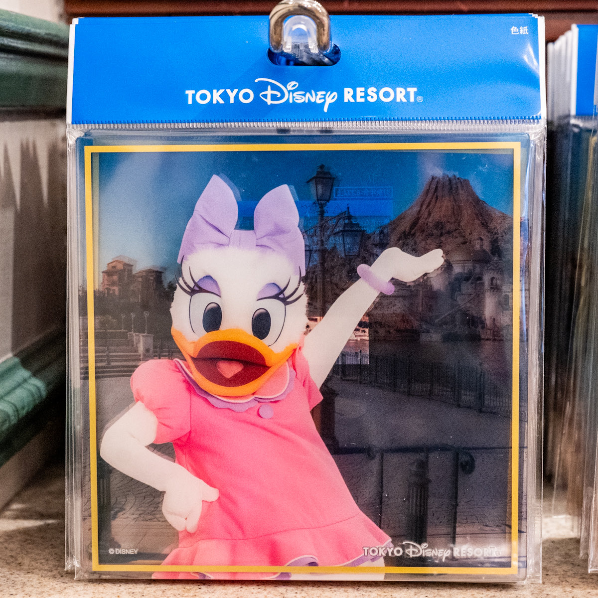 パーク風景と実写ミッキー、ミニー、ドナルド、デイジーデザイン