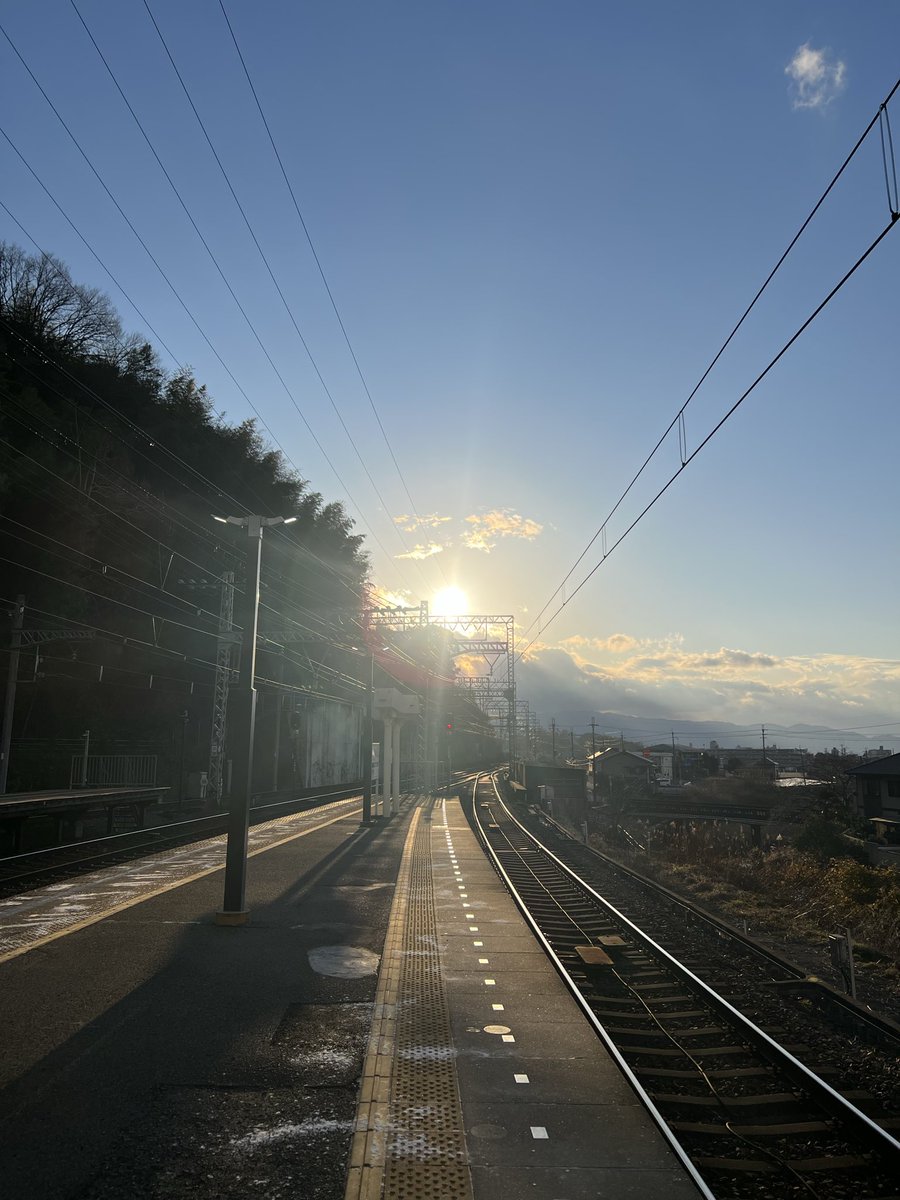 今日は愛知から奈良まで、中古トラック乗って来て引き渡しました😊
高速で雪少し降ってたけど、大丈夫だった、ありがたいです🙏

車だと、ここから大神神社に15分ぐらいで行けるような場所😌また行きたいな✨

今から奈良から愛知まで電車で帰ります😆