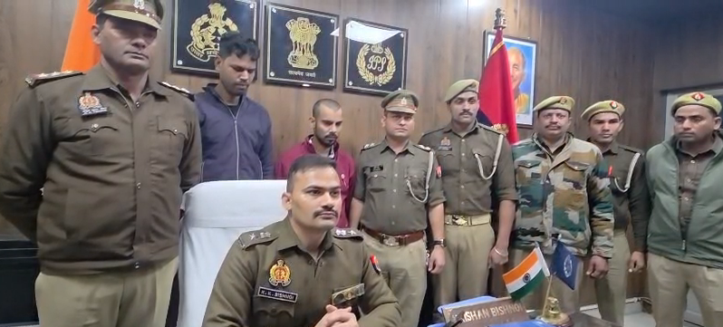 bstvlive's tweet image. संभल : वाहन चोरी गैंग के दो आरोपी गिरफ्तार

➡कार से आकर एक वाहन किया था चोरी
➡चोरी कर हो गए थे दोनों आरोपी फरार
➡चंदौसी कोतवाली क्षेत्र का मामला
 
#SambhalCrime #VehicleTheft @sambhalpolice
